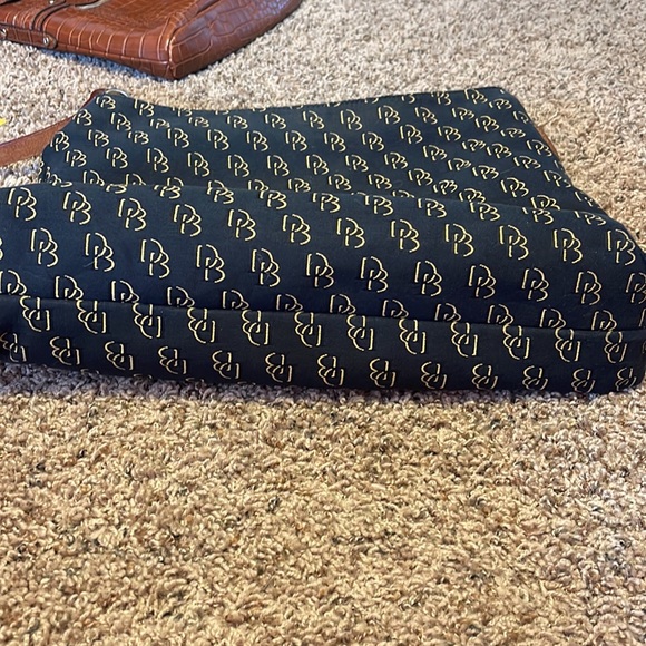 Dooney and Bourke handbag - Picture 7 of 8